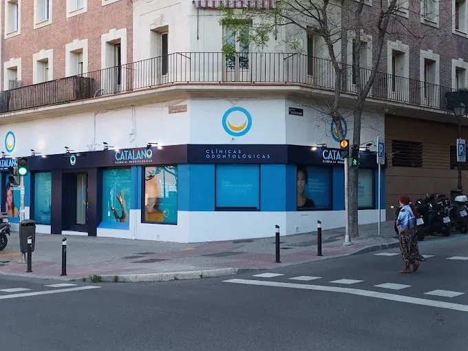 Dentista en Chamberí: implantes dentales y ortodoncia invisible en el centro de Madrid